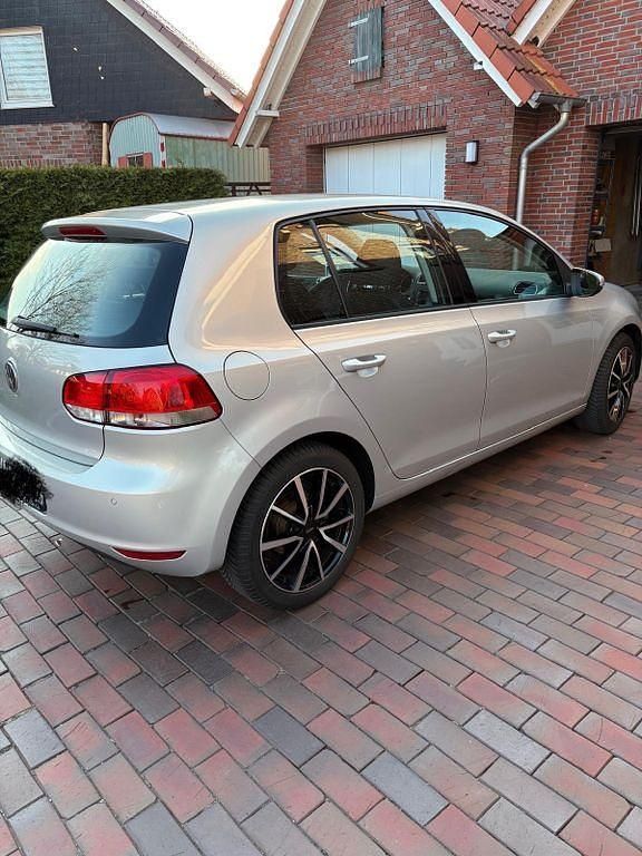 Grau Gebraucht 2010 VW Golf VI Trendline Limousine | 5.990 € (Fairer Preis) - Bild 1/4