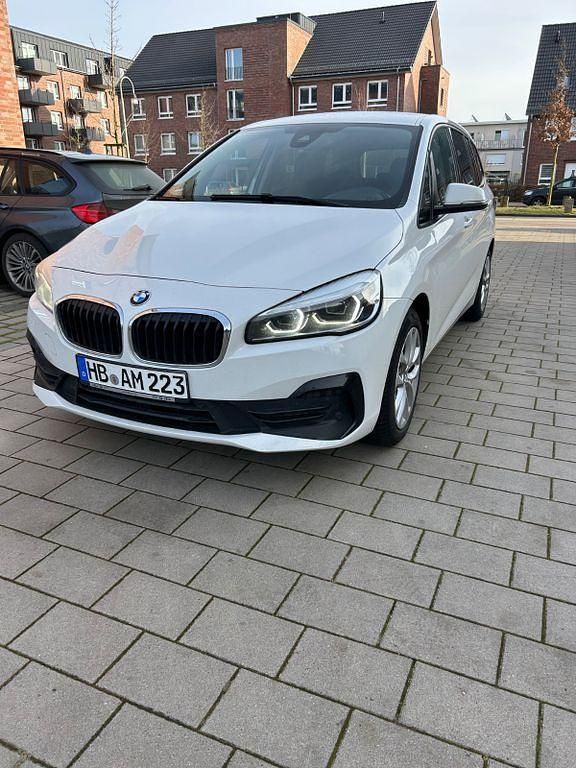 Weiß Gebraucht 2019 BMW 218 Gran Tourer Advantage Van / Kleinbus | 13.800 € (Guter Preis) - Bild 1/4