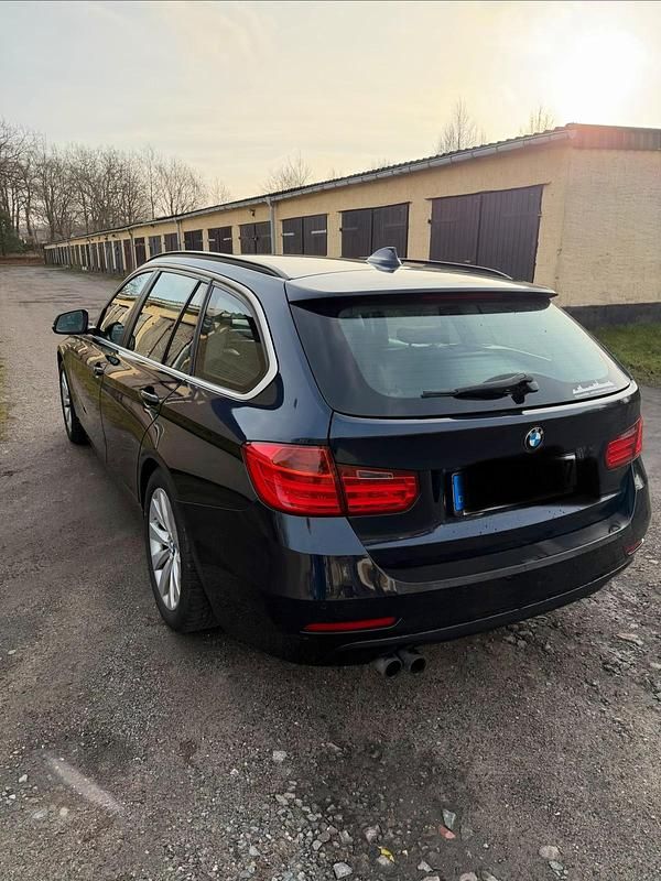 Blau Gebraucht 2014 BMW 330 Kombi | 13.800 € (Fairer Preis) - Bild 1/4