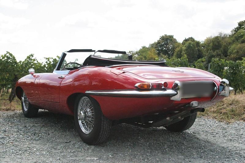 Second-hand Jaguar E-Type 265 CP (194 kW) 1968 Roșu Cabrio
