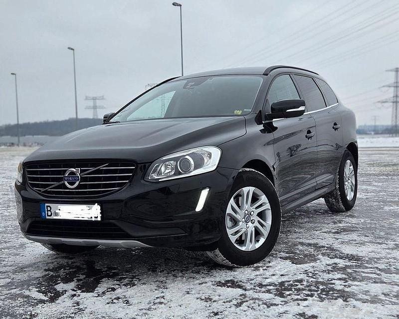 Schwarz Gebraucht 2015 Volvo XC60 Momentum SUV | 14.000 € (Teuer) - Bild 1/4
