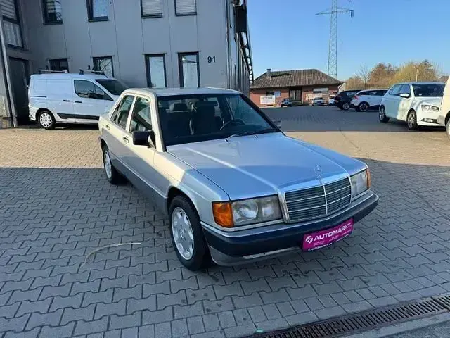 Gebraucht Mercedes 190 140 PS (102 kW) 1993 Silber Limousine