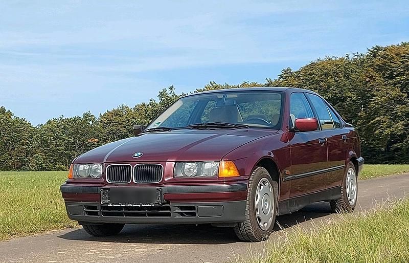 Rot Gebraucht 1996 BMW 316 Limousine | 2.600 € - Bild 1/4