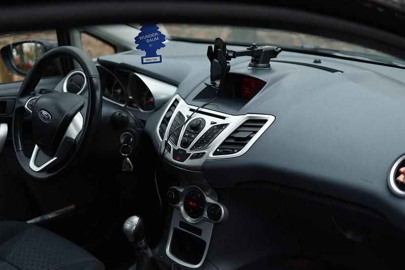 Gebraucht Ford Fiesta Titanium 80 PS (58 kW) 2009 Schwarz Kleinwagen