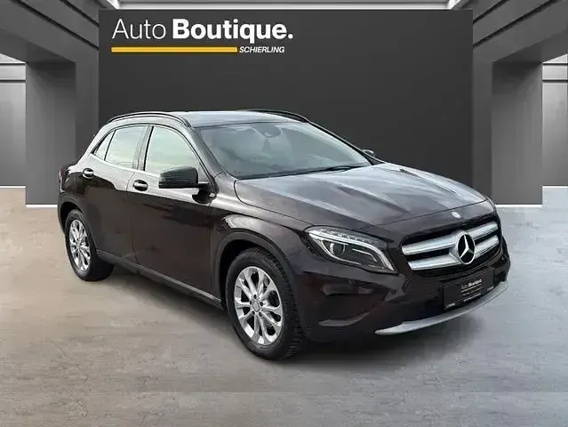 Gebraucht Mercedes GLA250 Style 211 PS (155 kW) 2014 Braun SUV