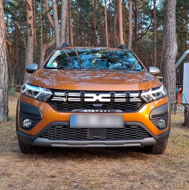 Gebraucht Dacia Sandero Expression 91 PS (66 kW) 2023 Orange Limousine