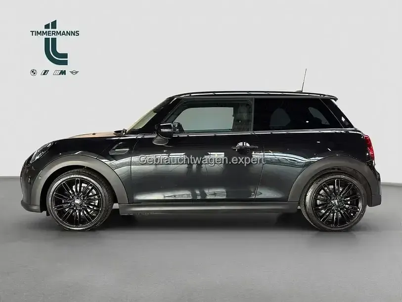 Używany Mini Cooper Classic 136 KM (100 kW) 2023 Czarny Hatchback