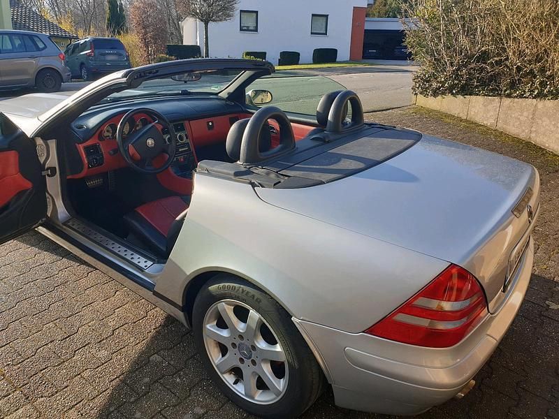 Gebraucht Mercedes SLK230 193 PS (141 kW) 1997 Silber Cabrio