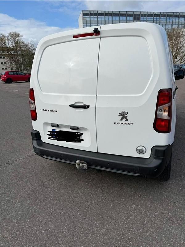 Gebraucht Peugeot Partner 110 PS (80 kW) 2019 Weiß Van / Kleinbus