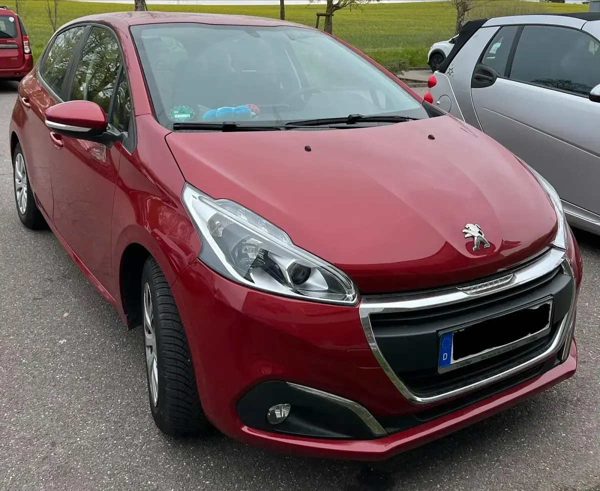 Gebraucht Peugeot 208 83 PS (61 kW) 2018 Rot Kleinwagen