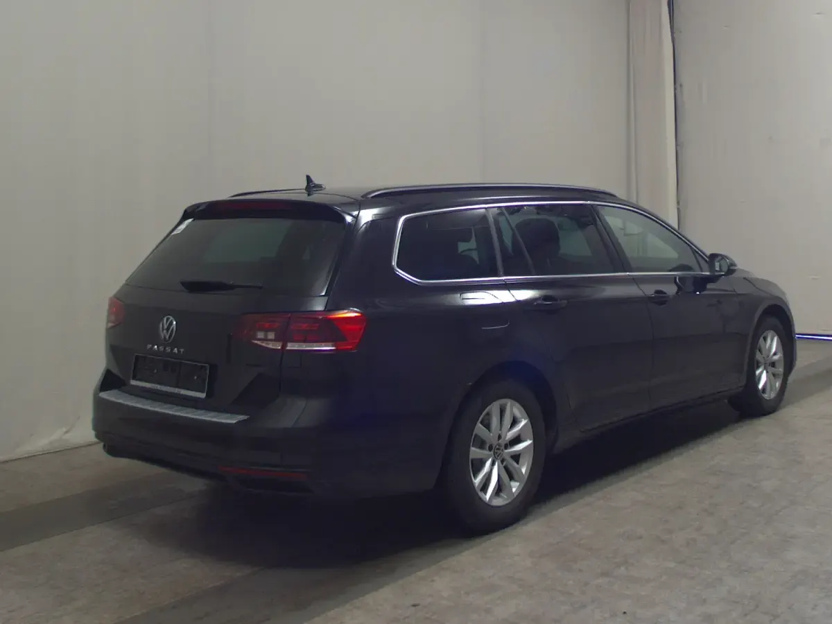 Second-hand VW Passat Business 150 CP (110 kW) 2023 Negru Break