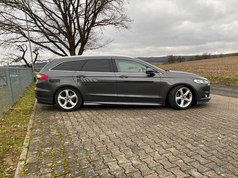 Gebraucht Ford Mondeo Titanium 179 PS (131 kW) 2015 Braun Kombi