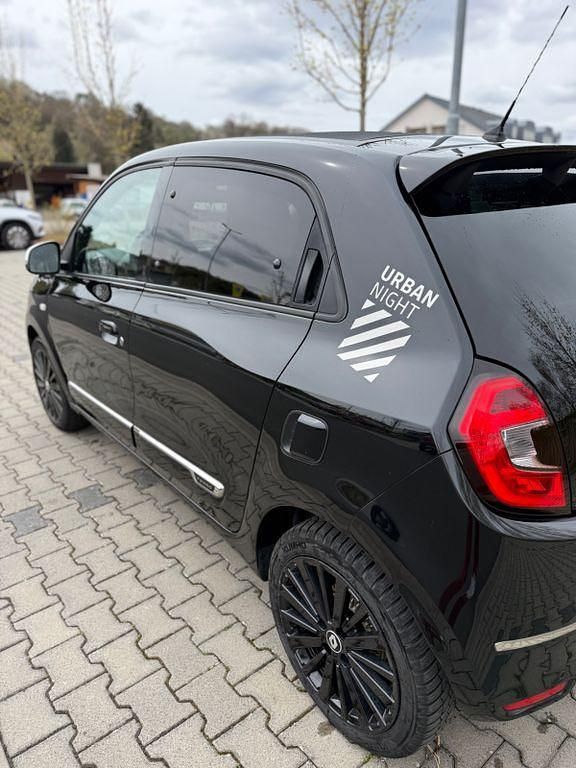 Gebraucht Renault Twingo Urban Night 65 PS (47 kW) 2023 Schwarz Kleinwagen