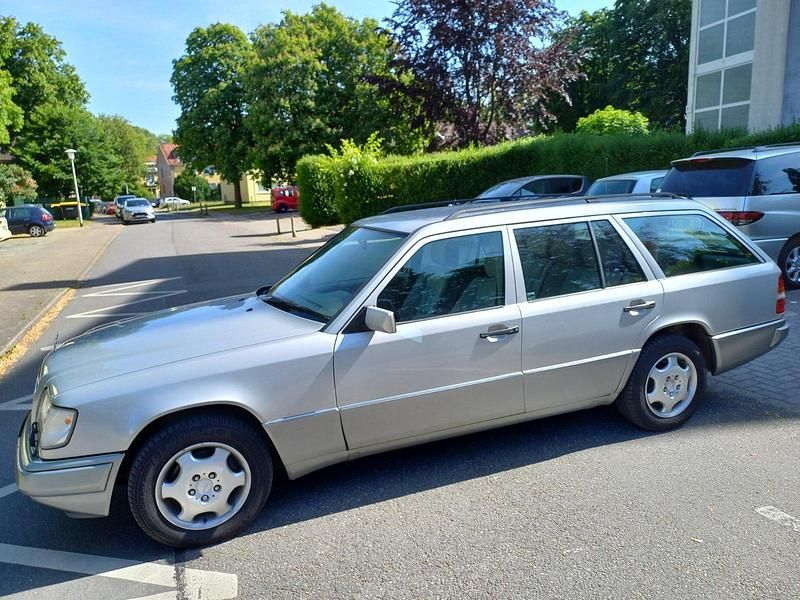 Gebraucht Mercedes E280 197 PS (144 kW) 1995 Silber Kombi
