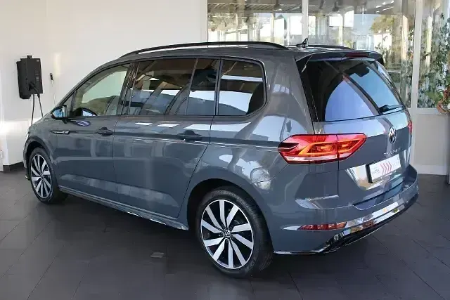 Gebraucht VW Touran R-line 150 PS (110 kW) 2024 Grau Van / Kleinbus