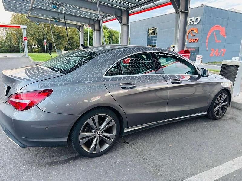 Grau Gebraucht 2017 Mercedes CLA180 Urban Limousine | 12.999 € (Superpreis) - Bild 1/4