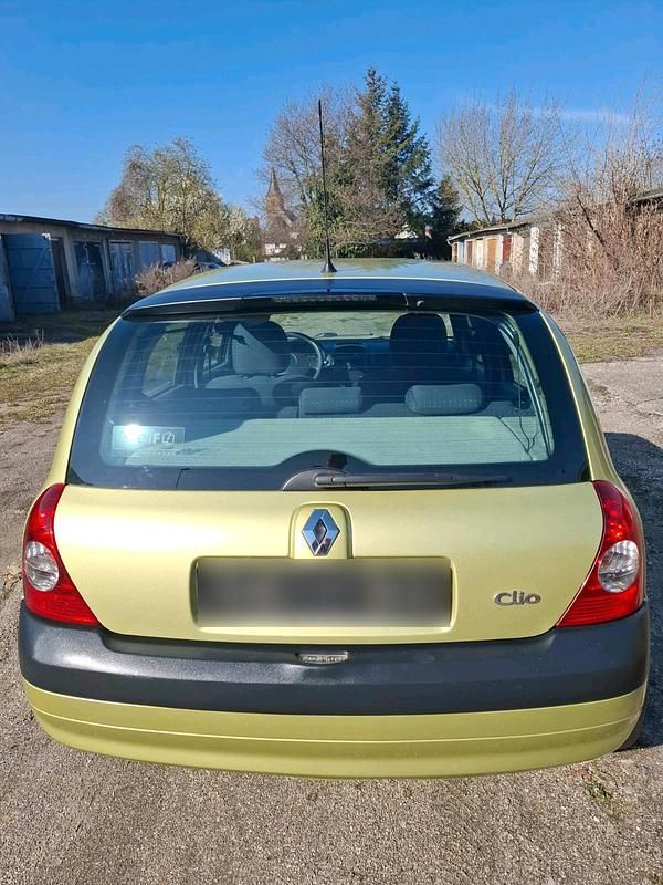 Gebraucht Renault Clio II 75 PS (55 kW) 2004 Grün Kleinwagen