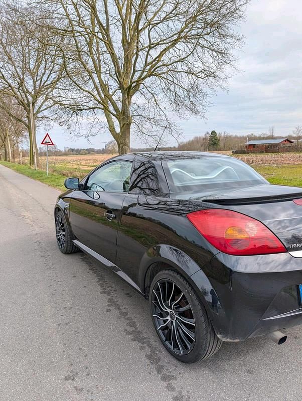 Gebraucht Opel Tigra 70 PS (51 kW) 2005 Schwarz Cabrio