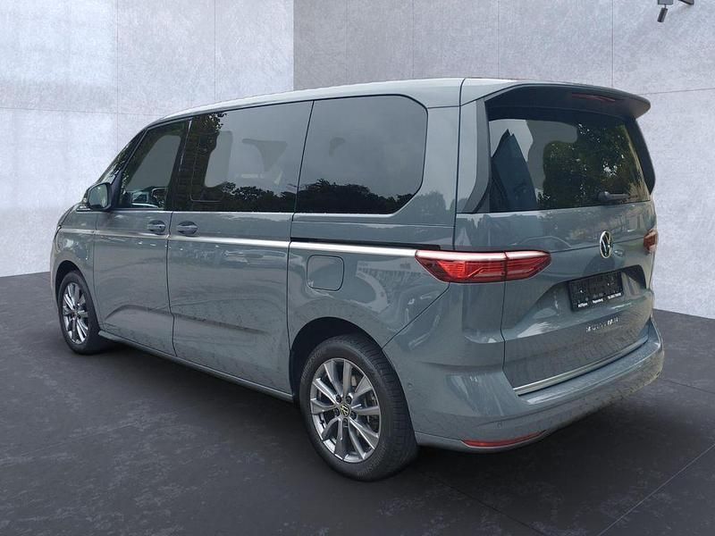 Gebraucht VW Multivan Style 150 PS (110 kW) 2024 Grau Van