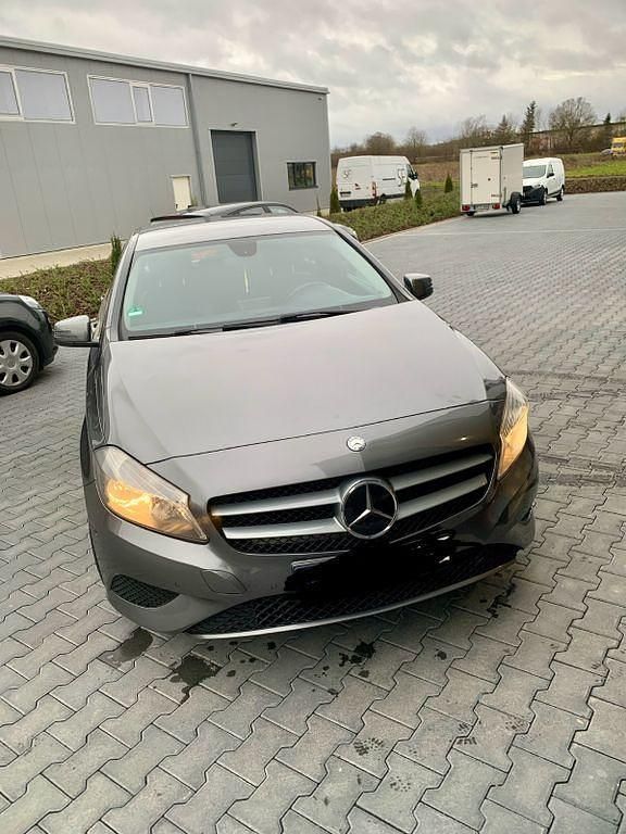 Gebraucht Mercedes 200 136 PS (100 kW) 2013 Kleinwagen