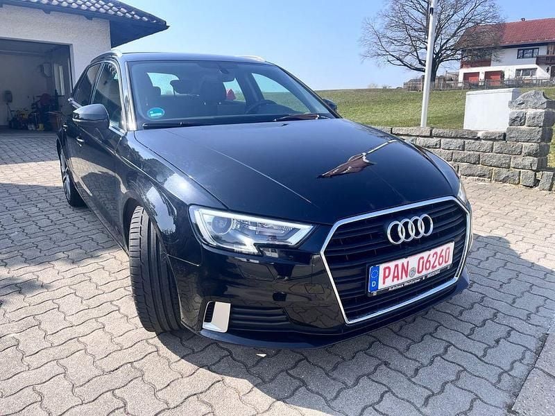 Gebraucht Audi A3 Sport 150 PS (110 kW) 2018 Schwarz Limousine