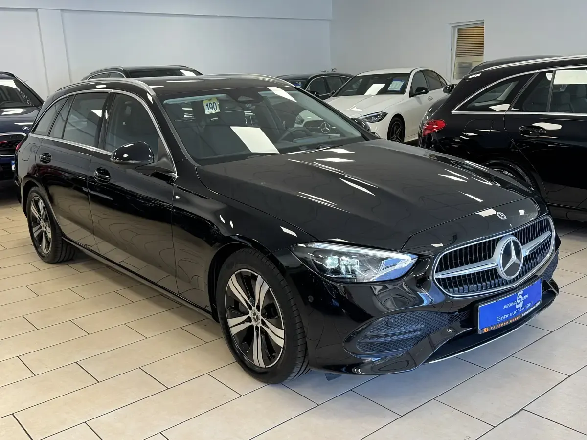 Gebraucht Mercedes C200 163 PS (119 kW) 2025 Schwarz Kombi