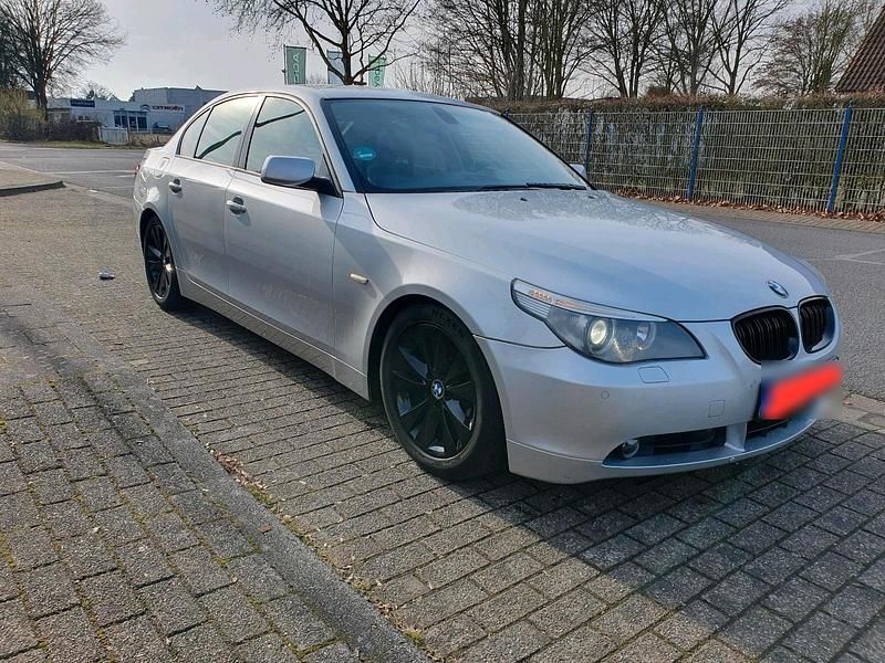 Gebraucht BMW 525 177 PS (130 kW) 2004 Grau Limousine