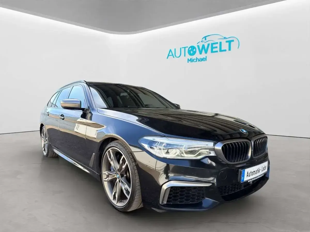 Gebraucht BMW 550 400 PS (294 kW) 2019 Saphirschwarz Kombi