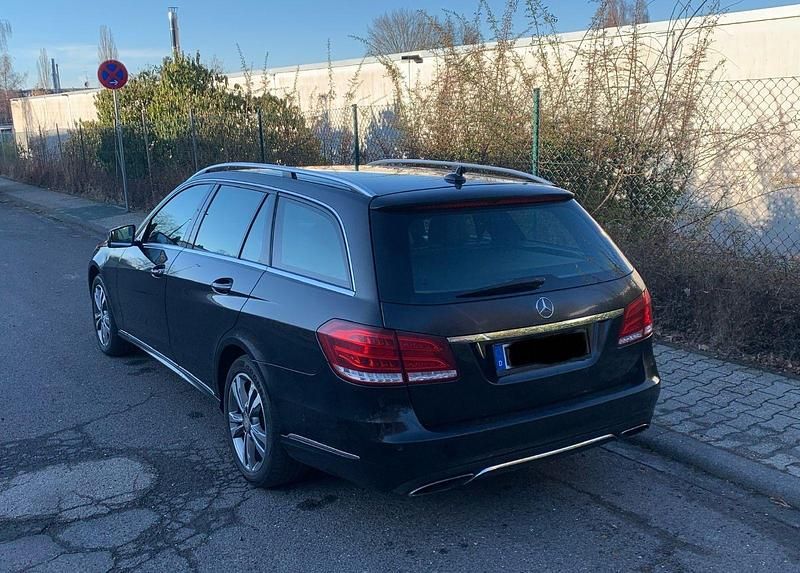 Gebraucht Mercedes E200 Avantgarde 136 PS (100 kW) 2013 Schwarz Kombi