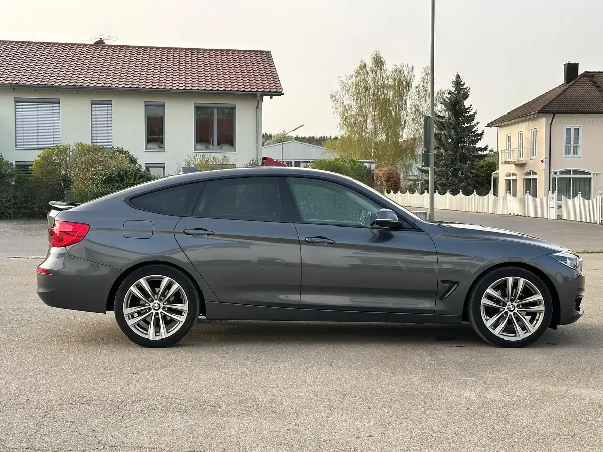Gebraucht BMW 320 Sport Line 190 PS (139 kW) 2018 Grau Limousine