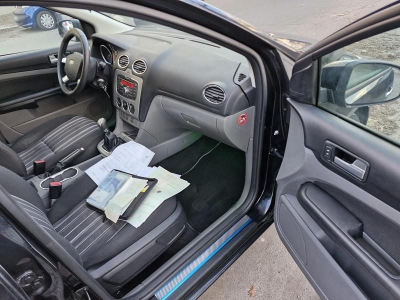 Gebraucht Ford Focus 75 PS (55 kW) 2010 Schwarz Limousine