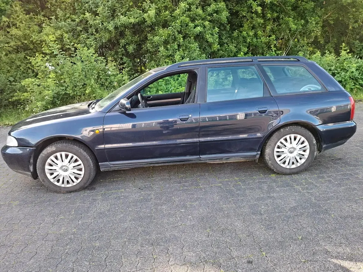 Gebraucht Audi A4 125 PS (91 kW) 1998 Blau Kombi