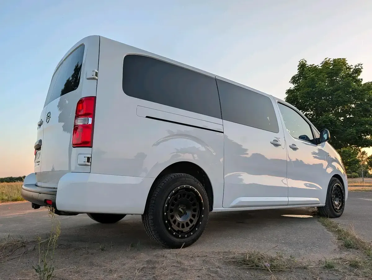 Gebraucht Opel Vivaro-e Combi Edition 144 PS (105 kW) 2024 Weiß Van / Kleinbus