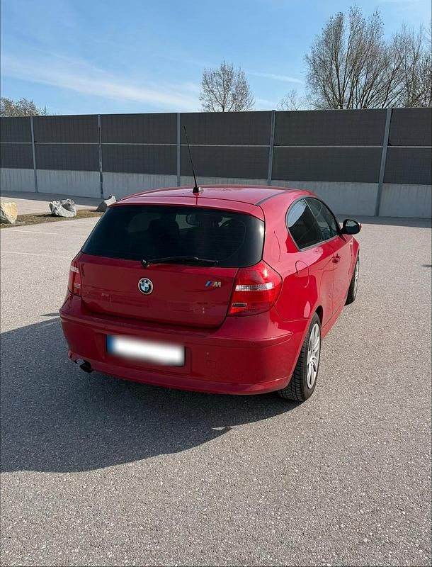 Gebraucht BMW 116 122 PS (89 kW) 2010 Rot Kleinwagen