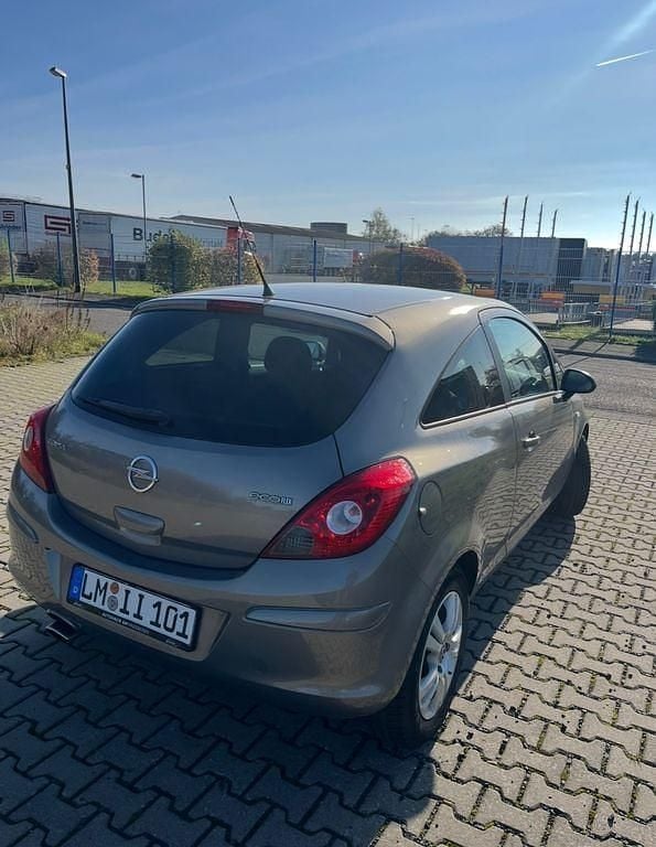 Gebraucht Opel Corsa Edition 69 PS (50 kW) 2012 Grau Kleinwagen