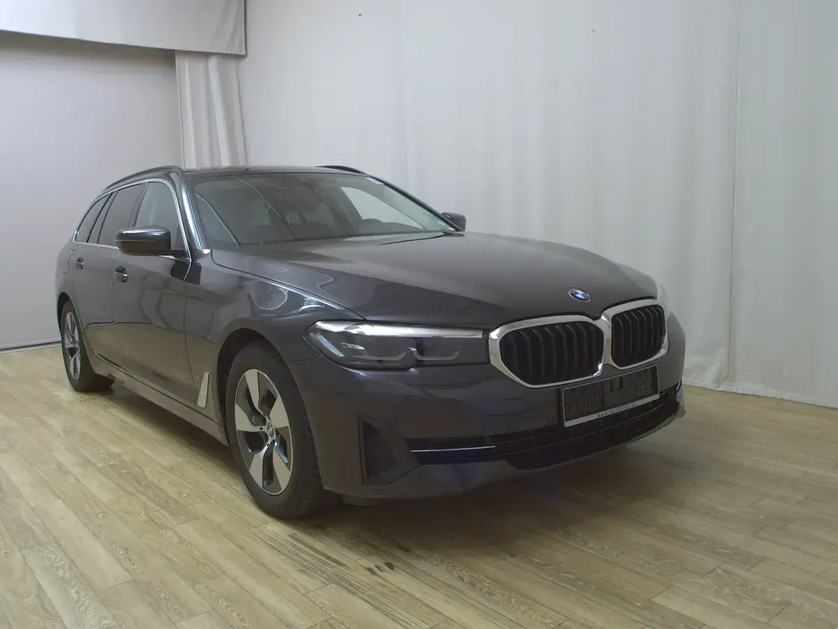 Gebraucht BMW 520 Performance 190 PS (139 kW) 2022 Schwarz Kombi
