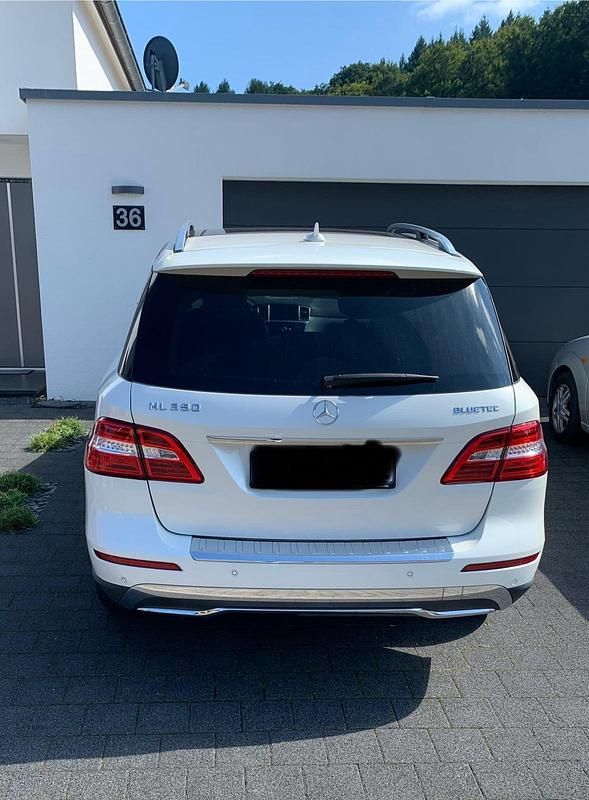 Weiß Gebraucht 2013 Mercedes ML350 SUV | 24.500 € (Fairer Preis) - Bild 1/4