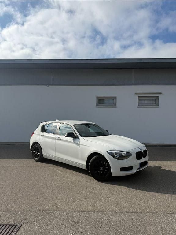 Weiß Gebraucht 2012 BMW 116 Kleinwagen | 4.950 € (Fairer Preis) - Bild 1/4