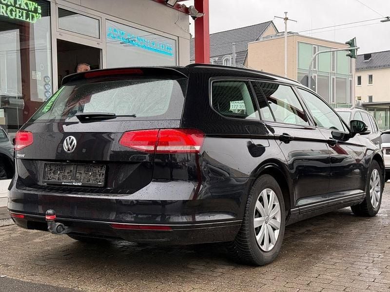 Gebraucht VW Passat Comfortline 125 PS (91 kW) 2018 Schwarz Kombi