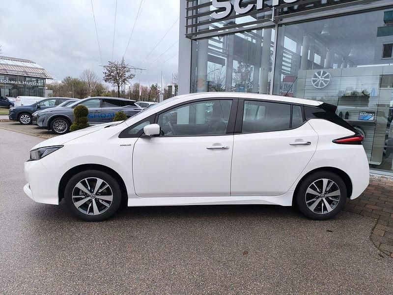 Gebraucht Nissan Leaf Acenta 110 kW (150 PS) 2022 Weiß Kleinwagen
