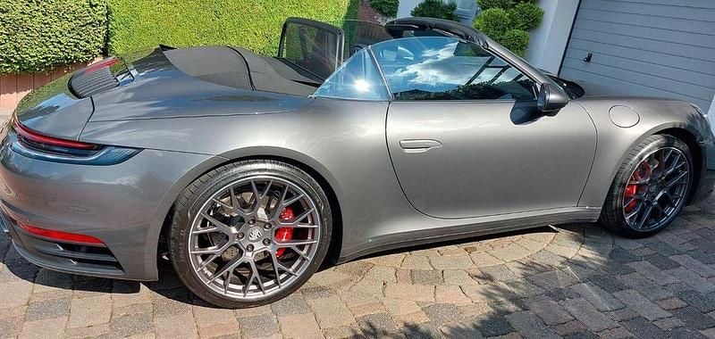 Grau Gebraucht 2020 Porsche 911 Carrera 4S Cabriolet Cabrio | 126.900 € (Superpreis) - Bild 1/4