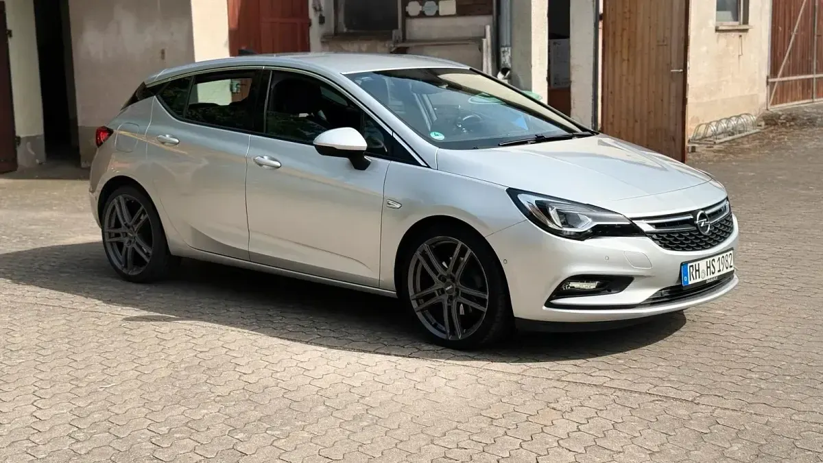 Gebraucht Opel Astra 136 PS (100 kW) 2015 Silber Kleinwagen