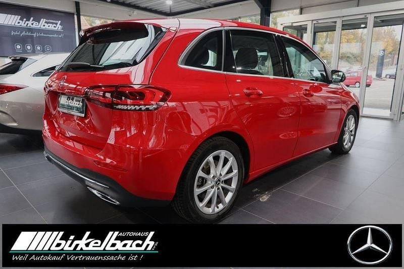 Gebraucht Mercedes B200 163 PS (119 kW) 2019 Rot Van / Kleinbus