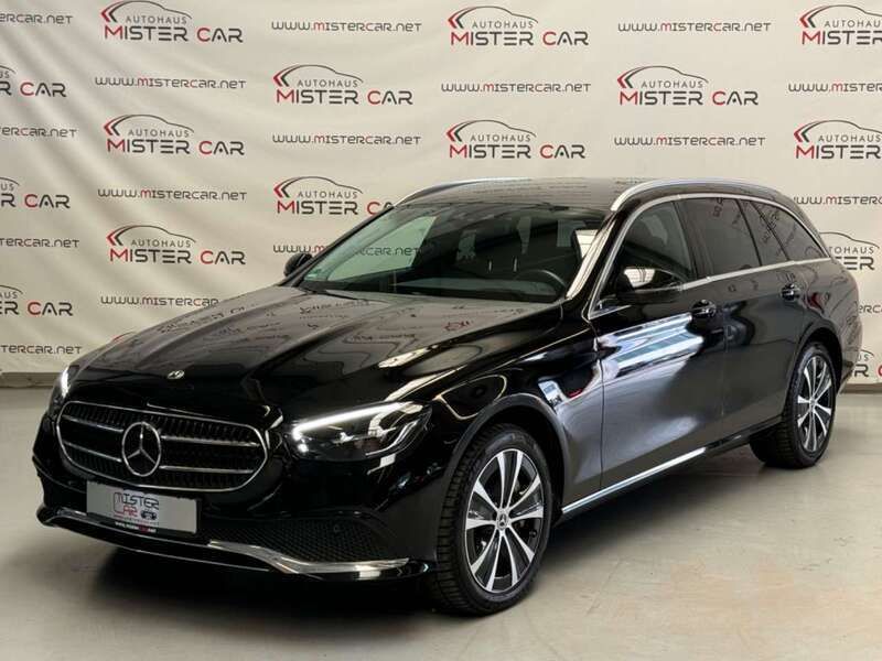 Ung. schwarz unilack Gebraucht 2021 Mercedes E300 Kombi | 26.390 € (Guter Preis) - Bild 1/4