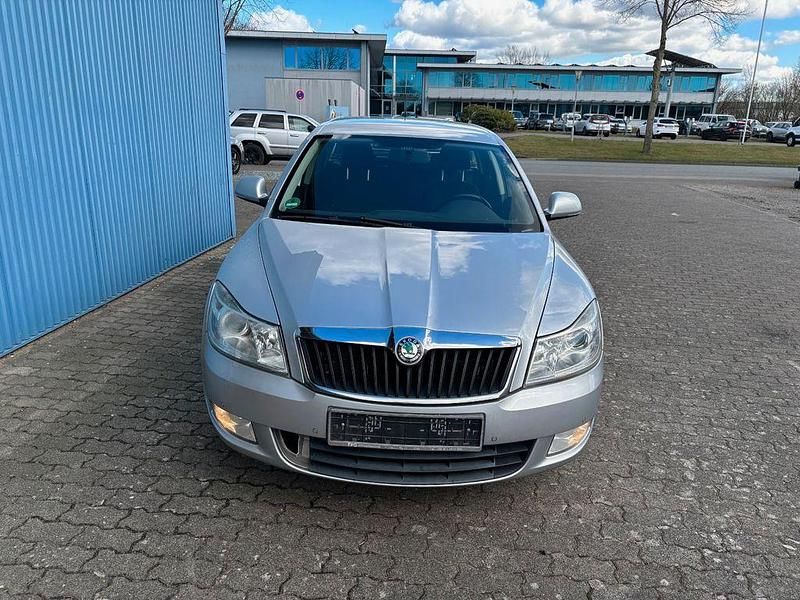 Silber Gebraucht 2013 Skoda Octavia Active Kombi | 2.900 € (Superpreis) - Bild 1/4