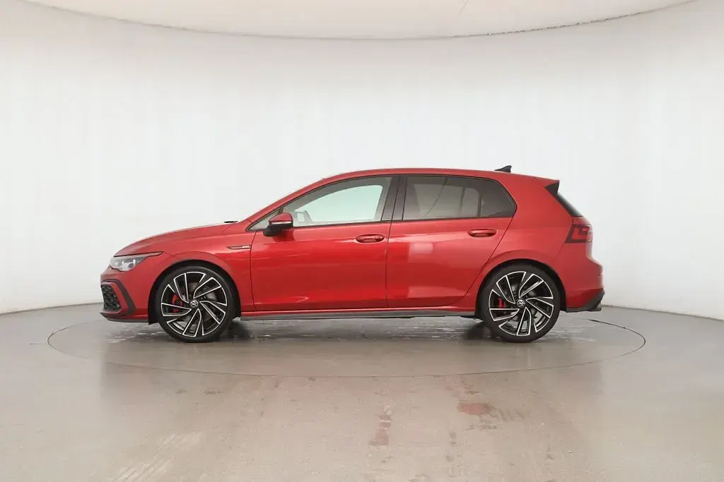 Second-hand VW Golf VIII GTI 245 CP (180 kW) 2023 Roșu Berlinǎ
