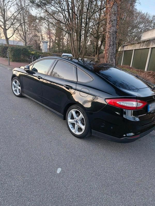 Gebraucht Ford Mondeo 150 PS (110 kW) 2016 Schwarz Limousine