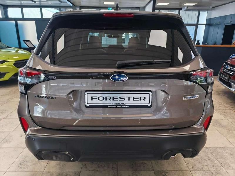 Neu Subaru Forester Platinum 136 PS (100 kW) 2026 Brilliant bronze SUV