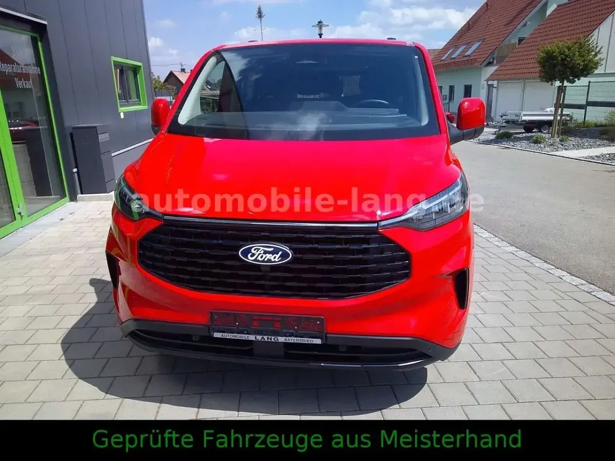 Gebraucht Ford Tourneo Custom 136 PS (100 kW) 2025 Rot (race red) Van
