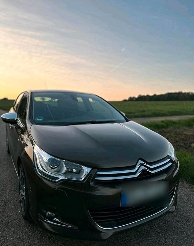 Braun Gebraucht 2012 Citroën C4 Exclusive Limousine | 4.000 € (Fairer Preis) - Bild 1/4